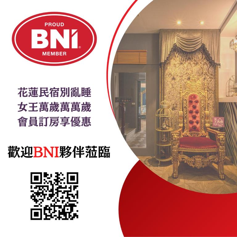 a chair of the king of the throne room of the throne room of the palace at Queen Love Homestay in Hualien City