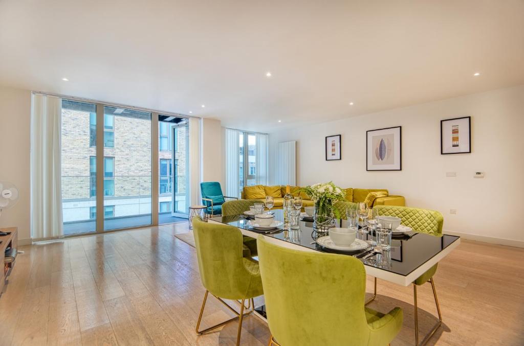 Austin David Apartments Royal Wharf - Two-Bedroom Apartment