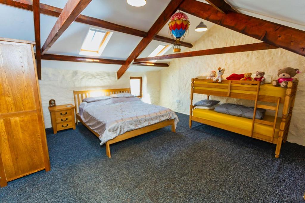Postel nebo postele na pokoji v ubytování SAUNTON SANFIELD GRANGE 10 Bedrooms