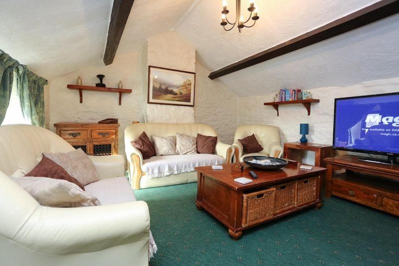 TV a/nebo společenská místnost v ubytování SAUNTON SANFIELD GRANGE 10 Bedrooms