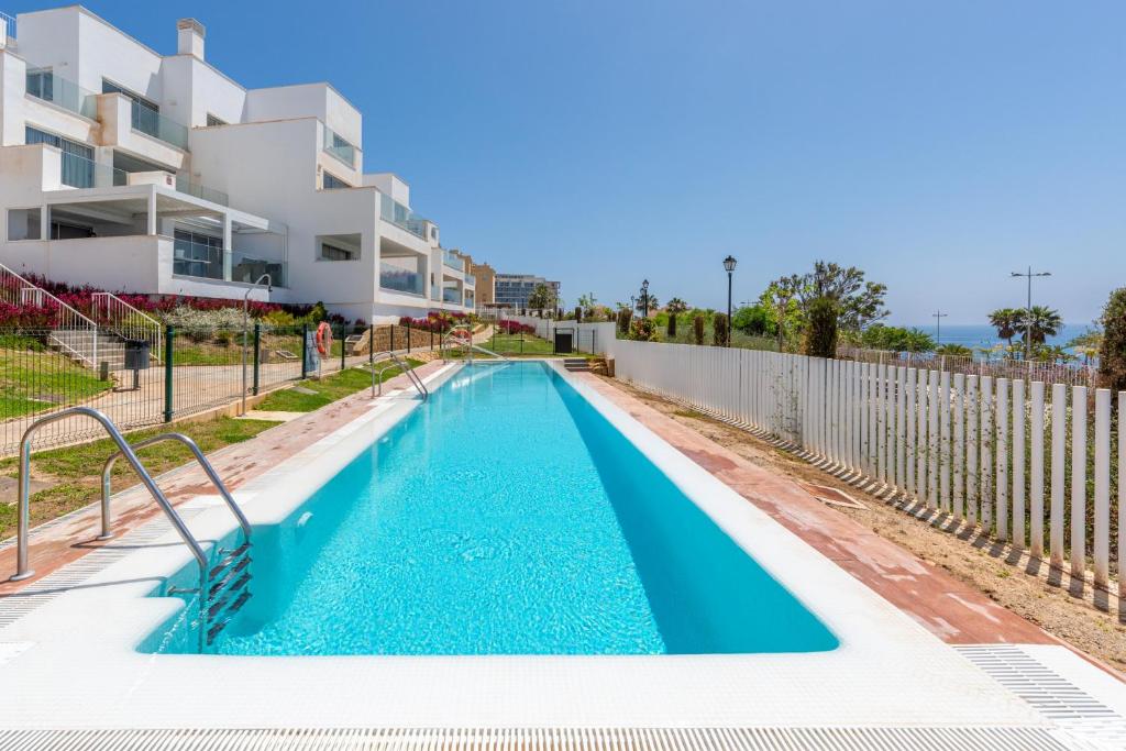 Bazén v ubytovaní Bahia de Torrequebrada - 2 Bedroom Apartment with Seaview alebo v jeho blízkosti