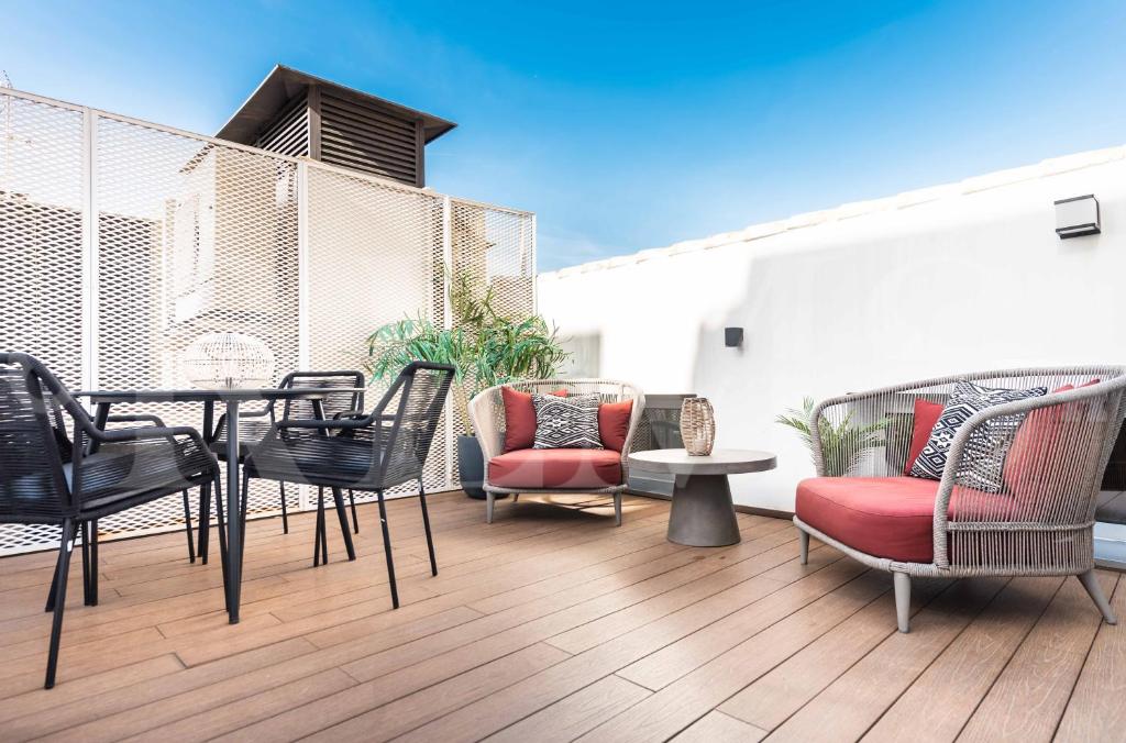 Penthouse Suites With Private Rooftop Statement Piece Reference: Penthouse Suite With Rooftop In The Heart Of Malaga By