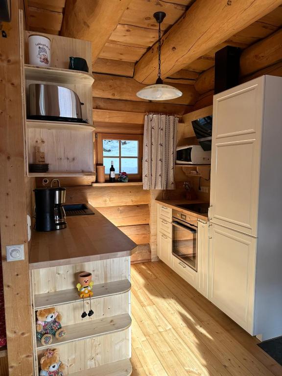 Kuchyň nebo kuchyňský kout v ubytování Almhaus Heidi Nockberge