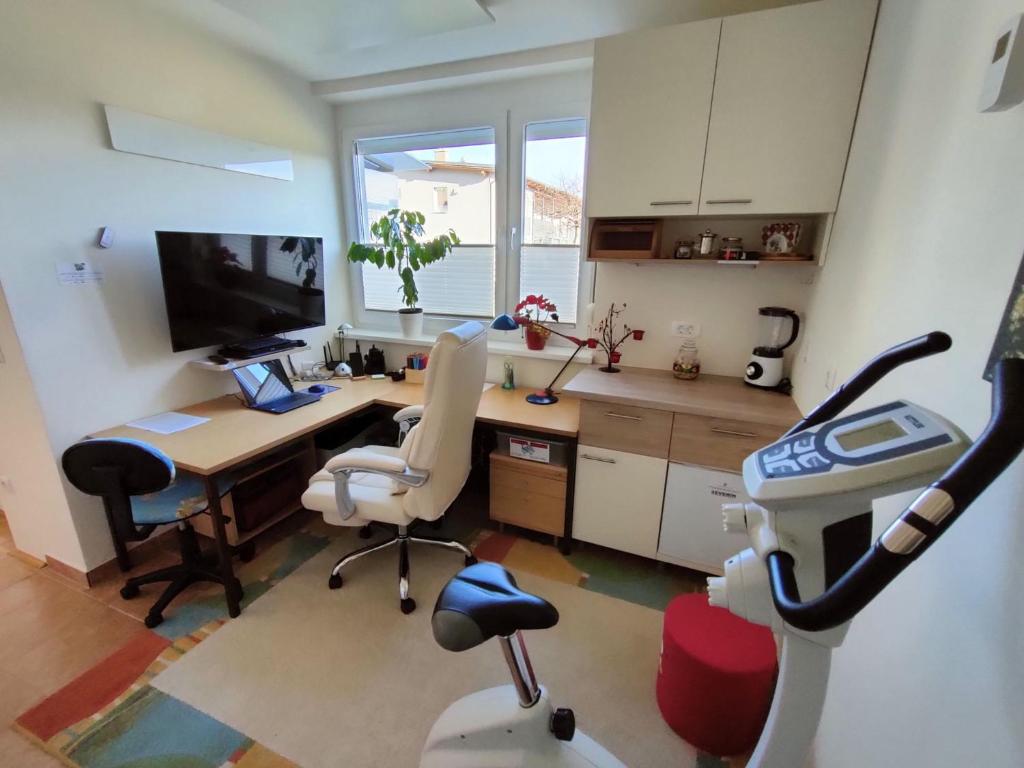 Kuchyň nebo kuchyňský kout v ubytování Apartma Velesa