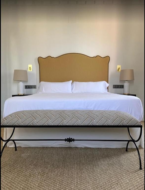 Postel nebo postele na pokoji v ubytování Soho Boutique Castillo de Santa Catalina - Adults Recommended