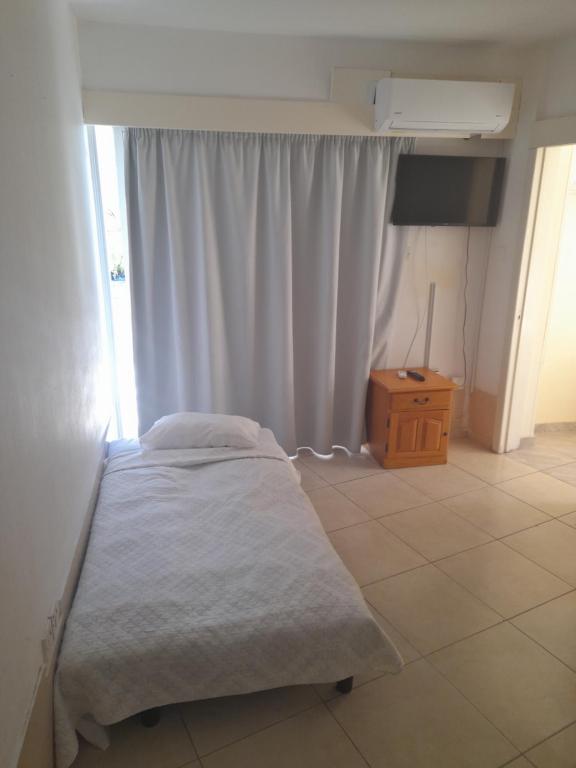 Postel nebo postele na pokoji v ubytování San Remo Hotel