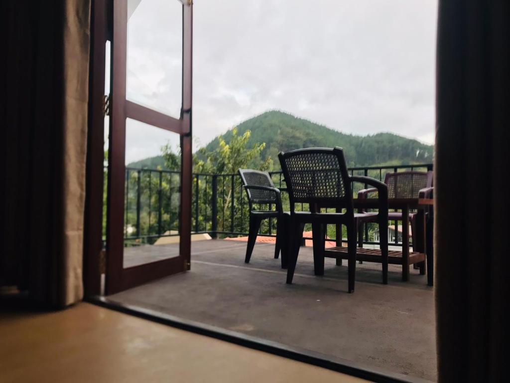 Nespecifikovaný výhled na hory nebo výhled na hory při pohledu z hotelu