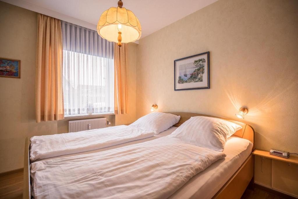 Postel nebo postele na pokoji v ubytování "Nordseekante" Nordseekante, Whg 501