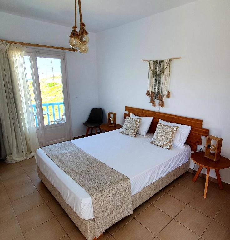 Sarakiniko Rooms - 13