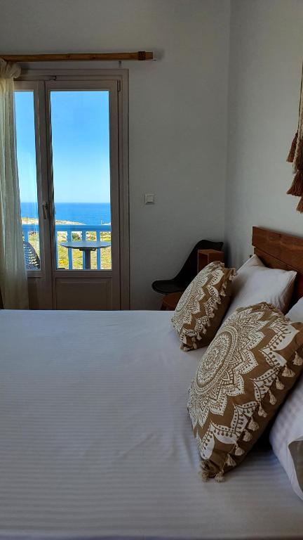 Sarakiniko Rooms - 15