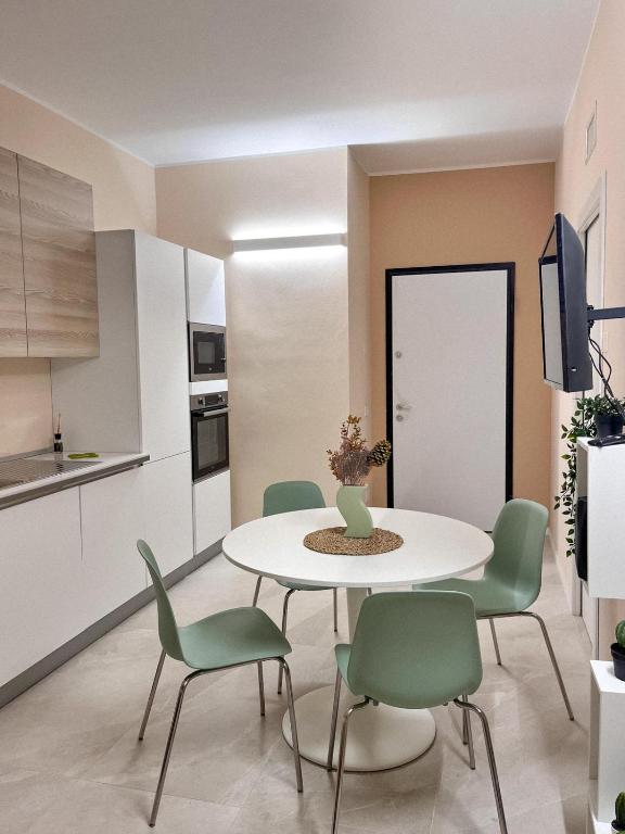 A kitchen or kitchenette at Fiera Milano City Apartment