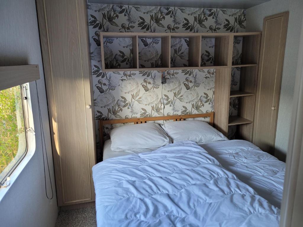 Postel nebo postele na pokoji v ubytování Camping De Blauwe Reiger