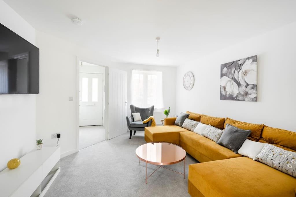 Χώρος καθιστικού στο Fortified Three Bedroom Home Bristol