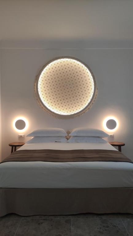 Postel nebo postele na pokoji v ubytování PALAZZO CAMERLENGO Suites Relax