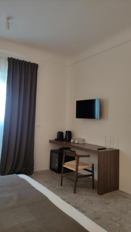 TV a/nebo společenská místnost v ubytování PALAZZO CAMERLENGO Suites Relax
