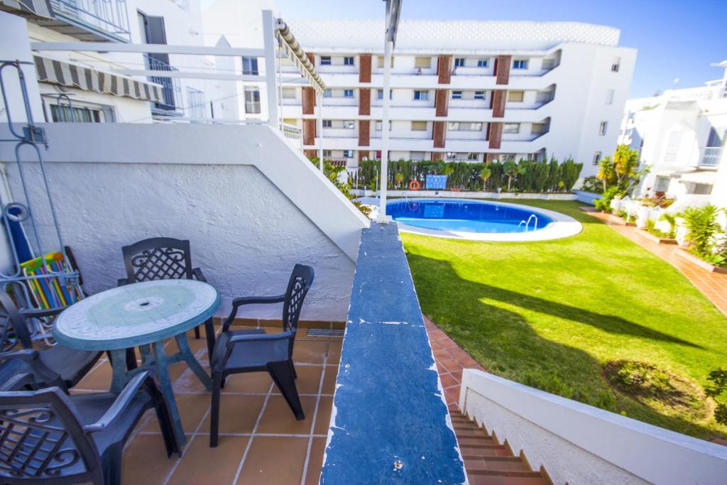 The swimming pool at or close to Canovas Nerja - Casa adosada con piscina Los Huertos 7