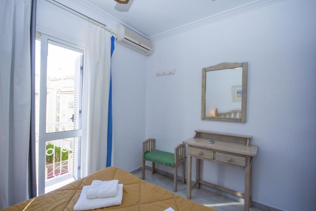 A bed or beds in a room at Canovas Nerja - Casa adosada con piscina Los Huertos 7