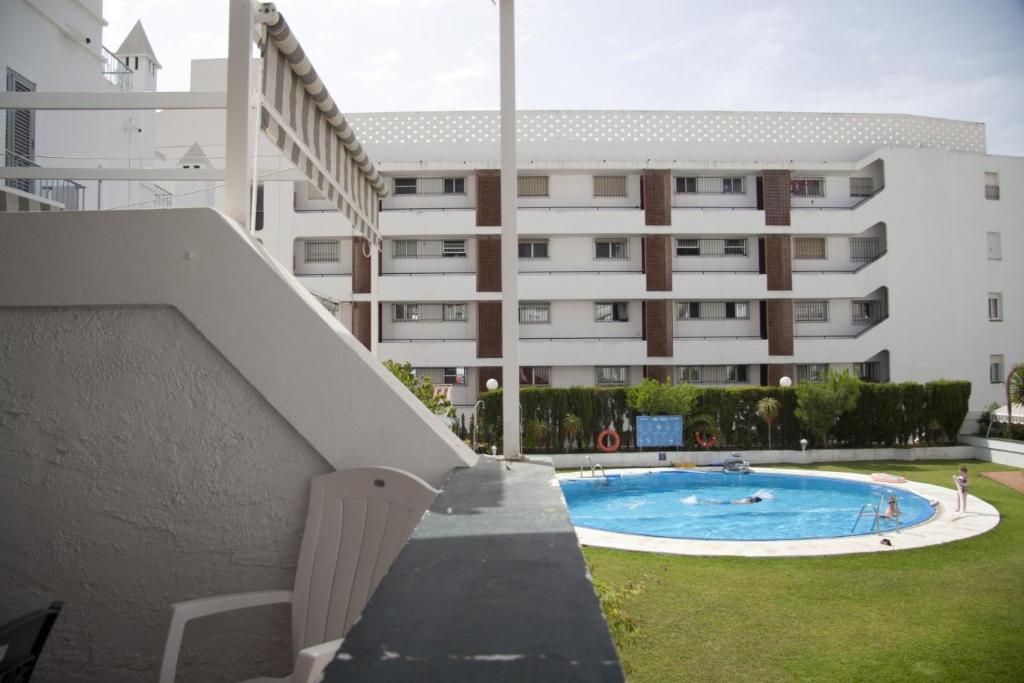 The swimming pool at or close to Canovas Nerja - Casa adosada con piscina Los Huertos 7