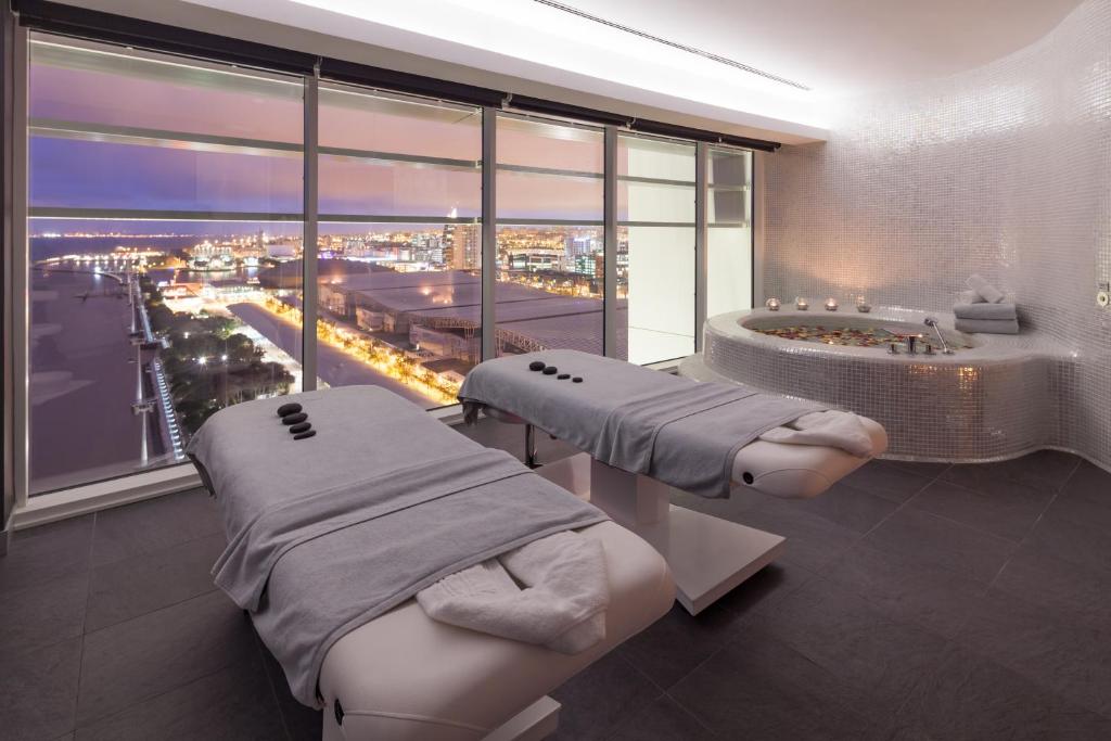 Coin salon dans l'établissement MYRIAD by SANA Hotels