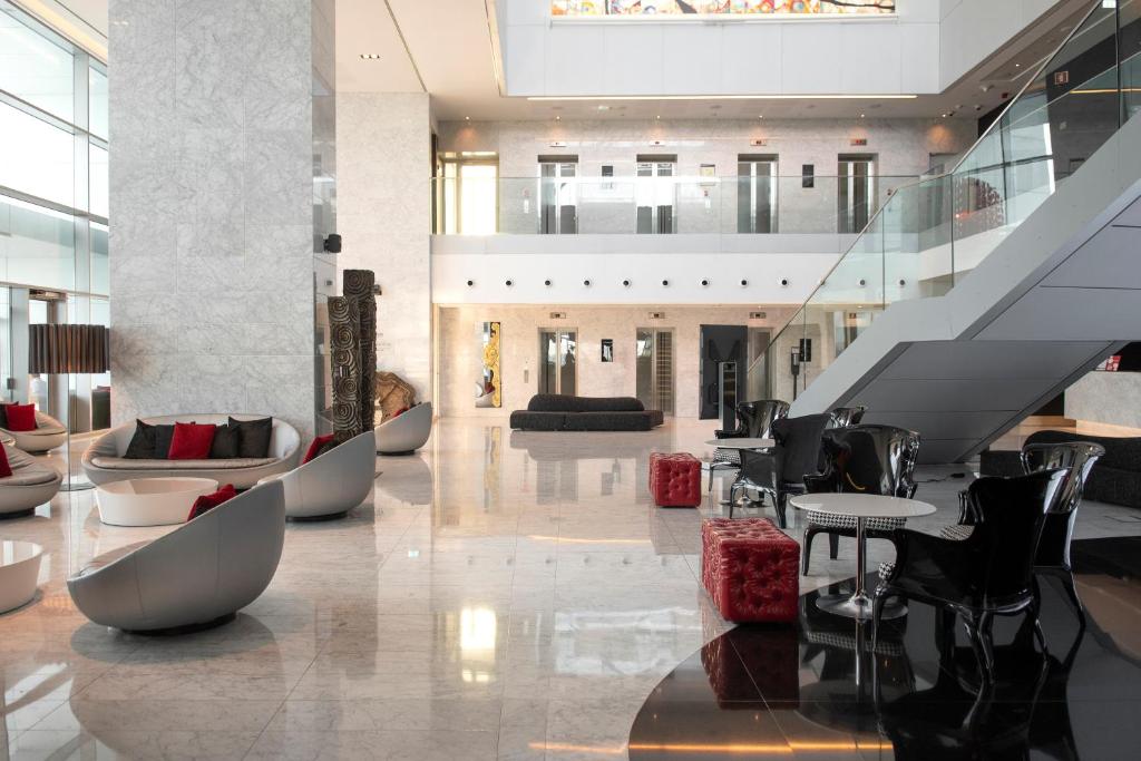 Coin salon dans l'établissement MYRIAD by SANA Hotels