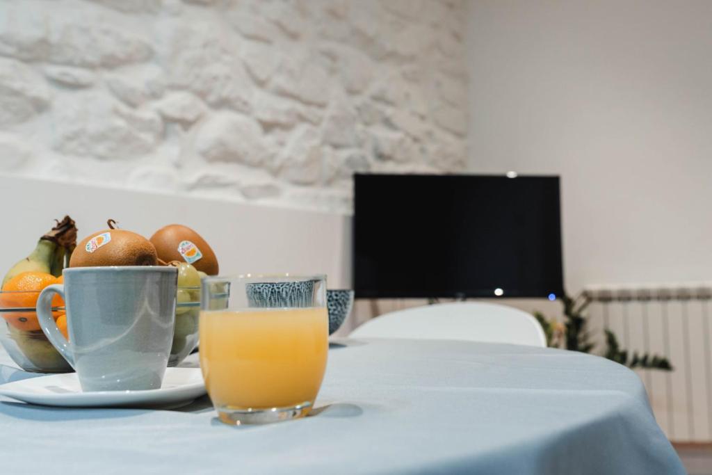 Televízia a/alebo spoločenská miestnosť v ubytovaní Apartamento Zurriola by SanSe Holidays