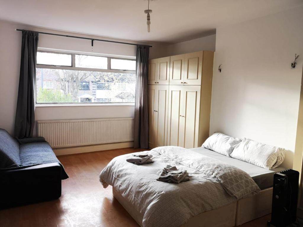 Large spacious property in Zone 2, London Updated 2022 Prices