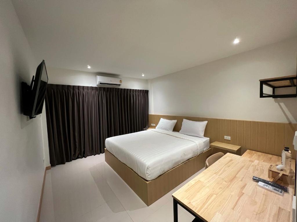 Postel nebo postele na pokoji v ubytování Super Highway Hotel