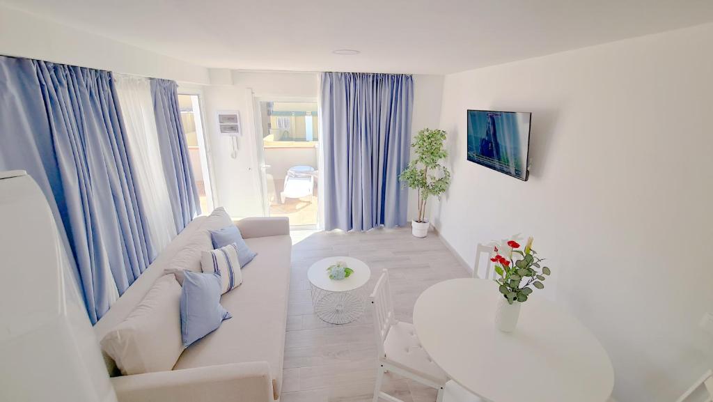 Telewizja i/lub zestaw kina domowego w obiekcie La Hoya 29 Apartments