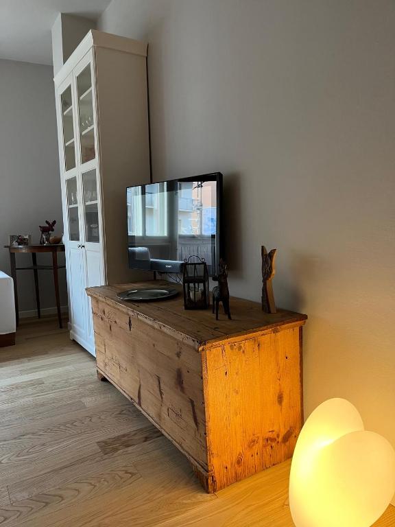A television and/or entertainment centre at Appartamento Isa