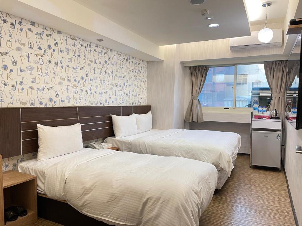 Postel nebo postele na pokoji v ubytování Jung Shin Hotel
