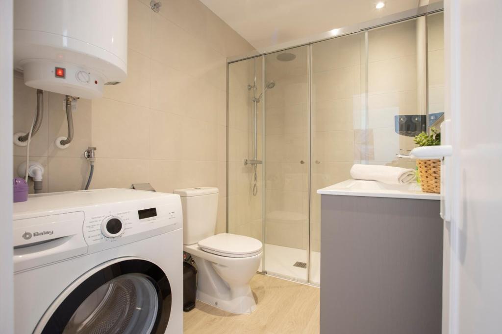 Kúpeľňa v ubytovaní 1007 Apartamento planta baja Lago San Maurici by homeselectspain