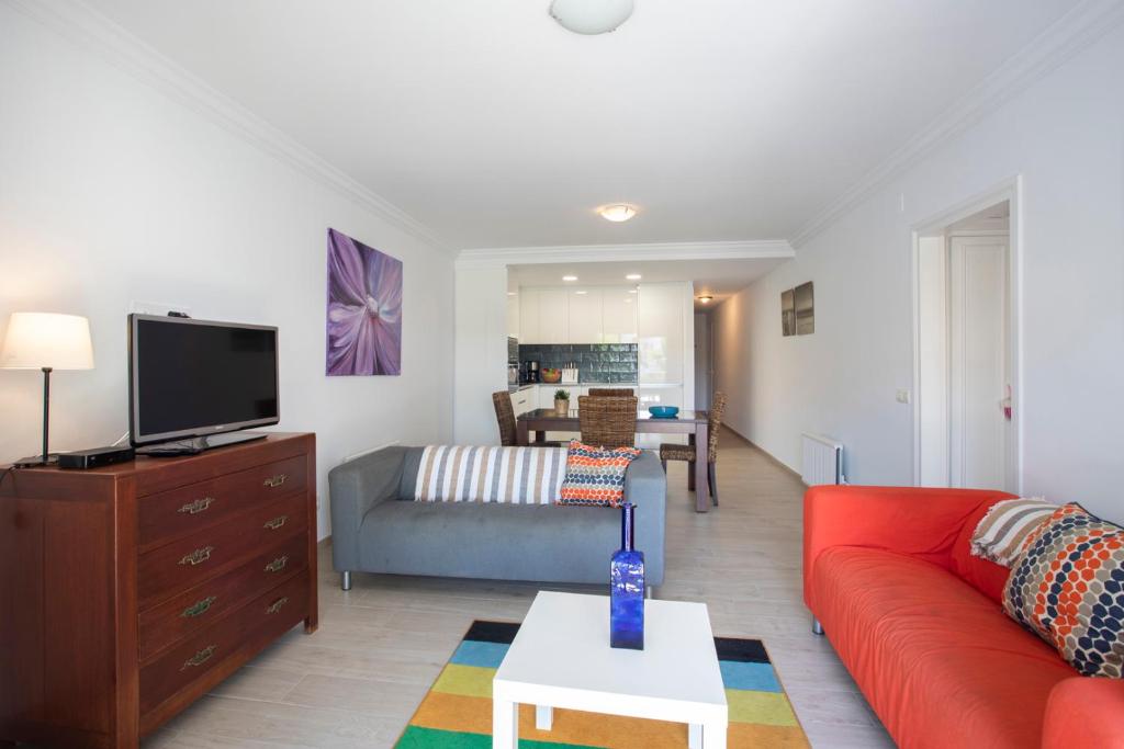 Televízia a/alebo spoločenská miestnosť v ubytovaní 1007 Apartamento planta baja Lago San Maurici by homeselectspain