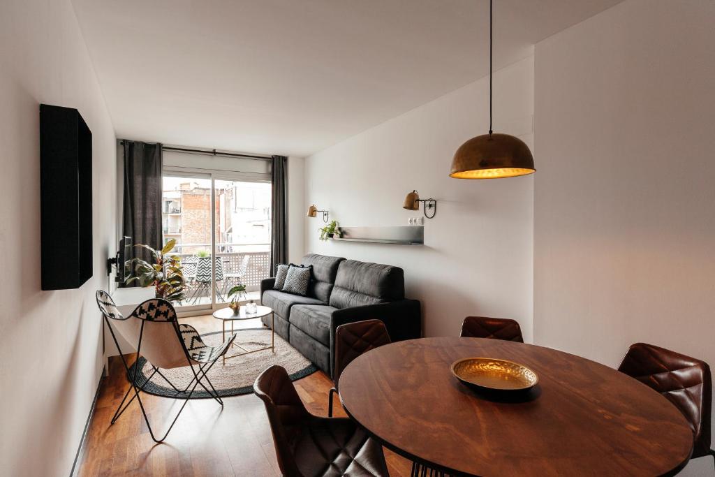 a living room with a table and a couch at TSA Sepulveda in Barcelona