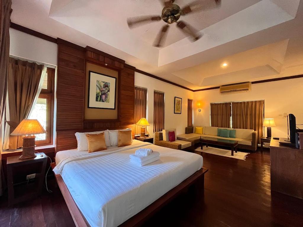 Ein Bett oder Betten in einem Zimmer der Unterkunft Green Papaya Beach Resort, Koh Phangan