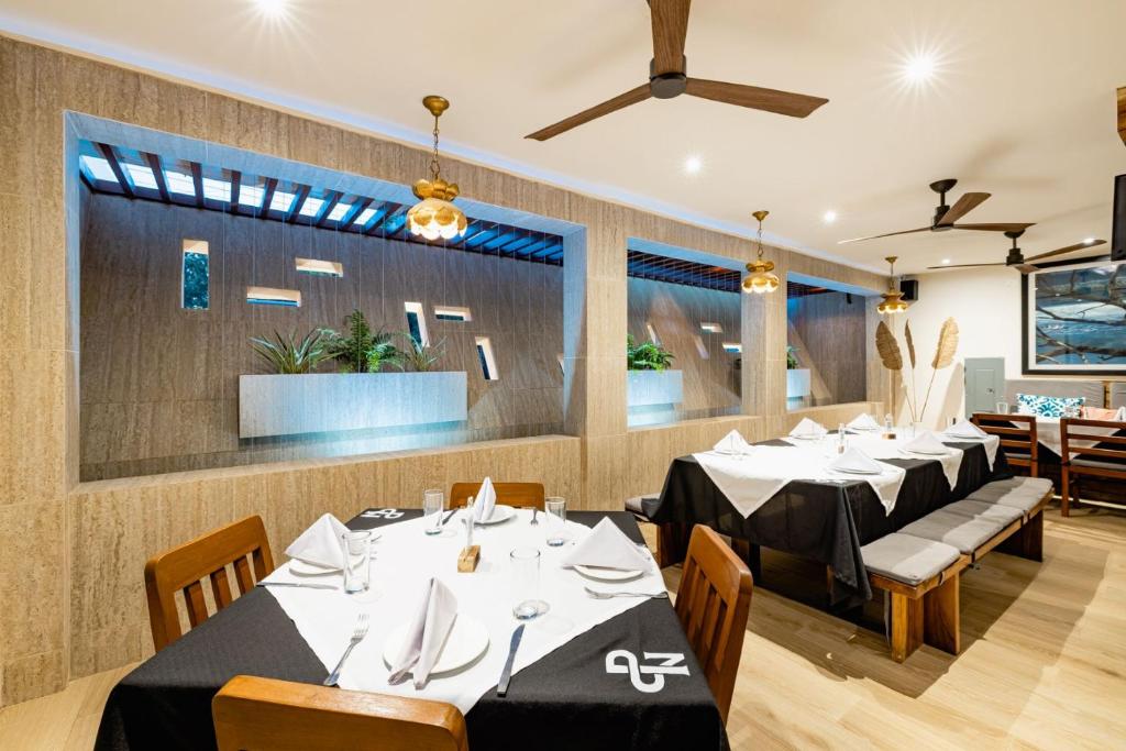 Restaurace v ubytování Cafe Playa Negra Hotel