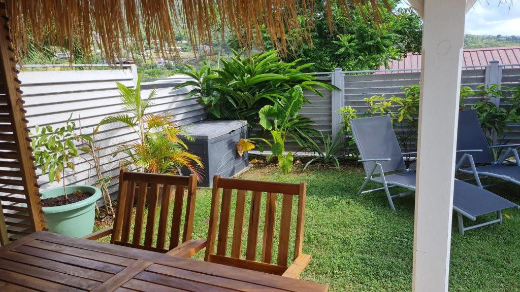 Zahrada ubytování studio cosi, jardin privé, vue magique depuis piscine à débordement de la résidence