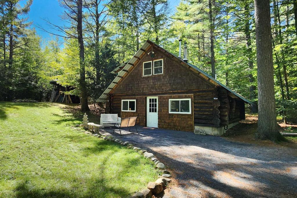 Cozy Elizabethtown Cabin with Fire Pit!, Elizabethtown Updated 2023