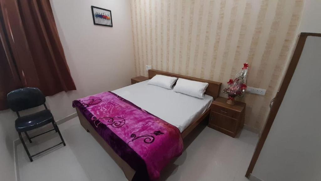 Postel nebo postele na pokoji v ubytování Hotel Sunstays Oppsite Bus stand