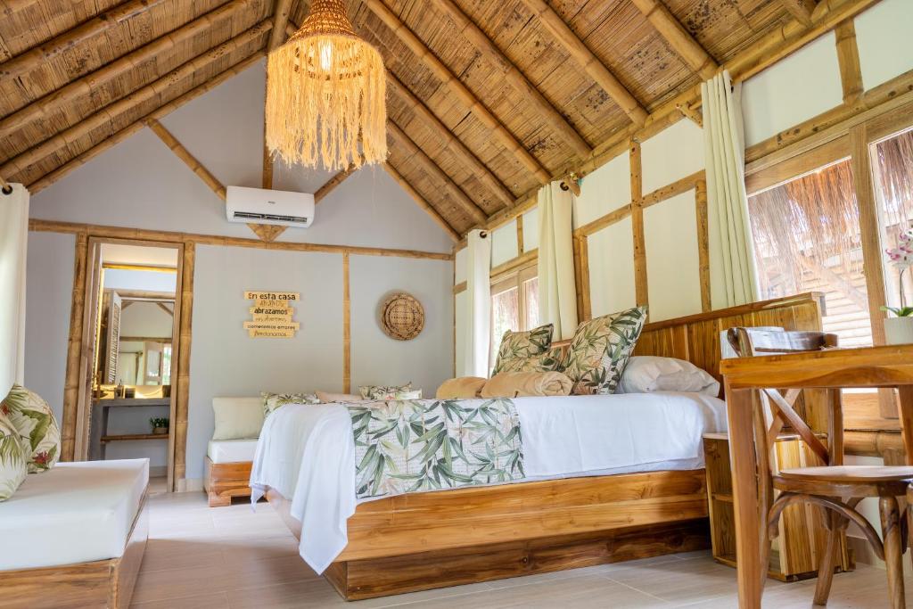 a bedroom with a bed and a chandelier at Hotel Campestre Villa Martha in Turbaco