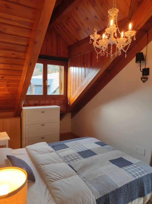 Postel nebo postele na pokoji v ubytování Latitud 42 - tucasaenlospirineos