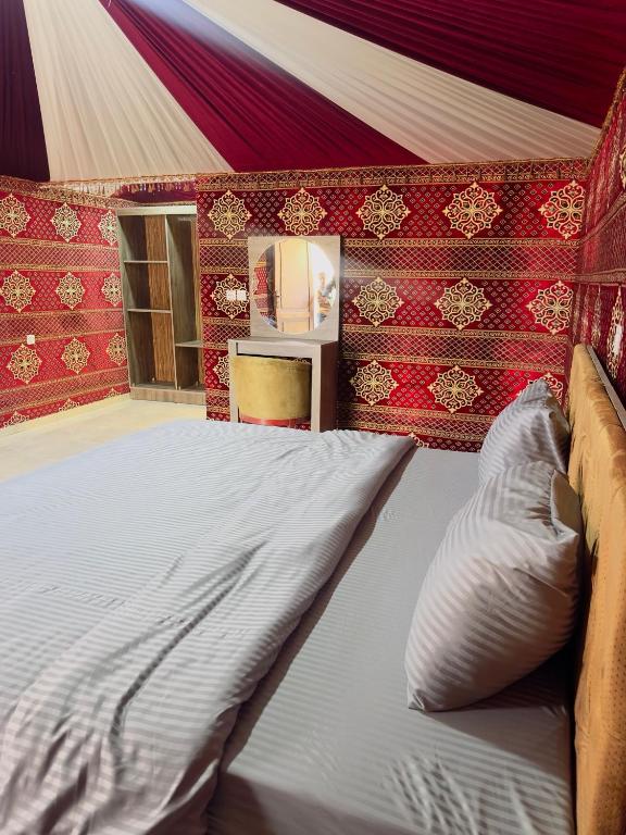 Postel nebo postele na pokoji v ubytování Jabal Rum Camp
