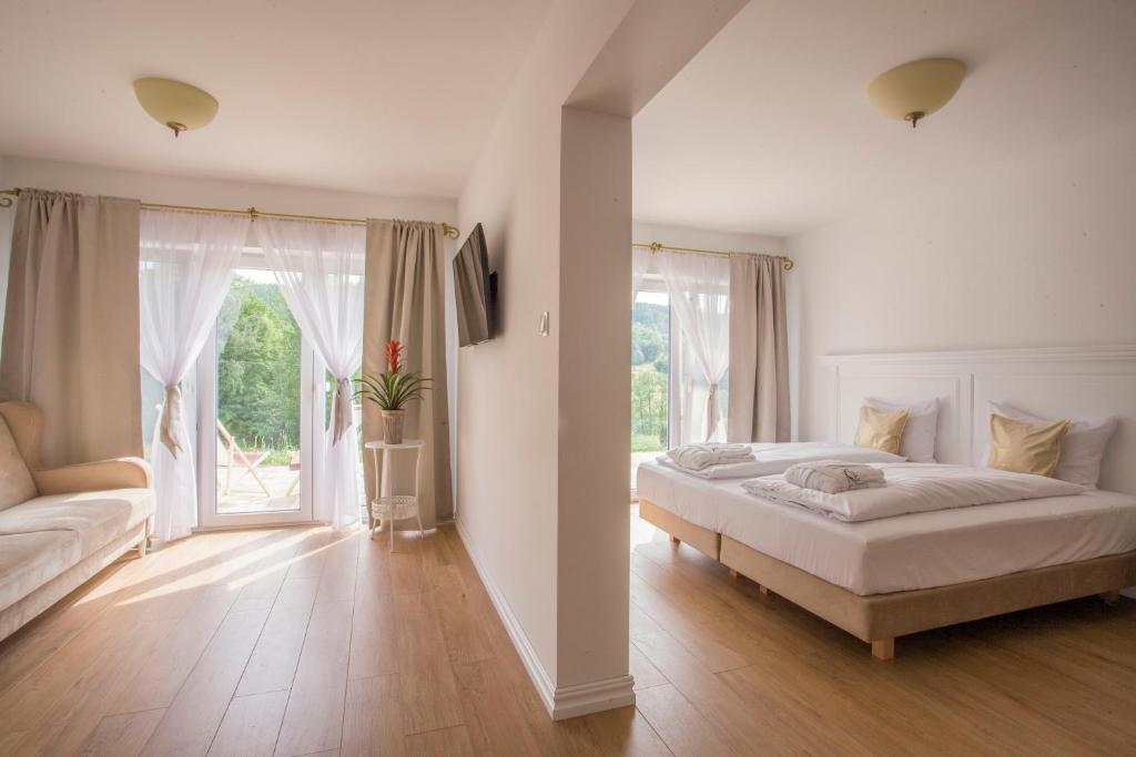 Posteľ alebo postele v izbe v ubytovaní Dwór i Dworek Leszczowate Wellness & Spa