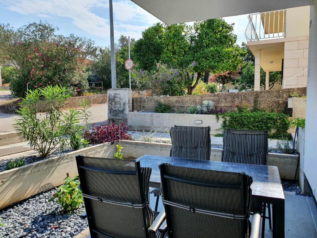 Zahrada ubytování Apartmani Nerium