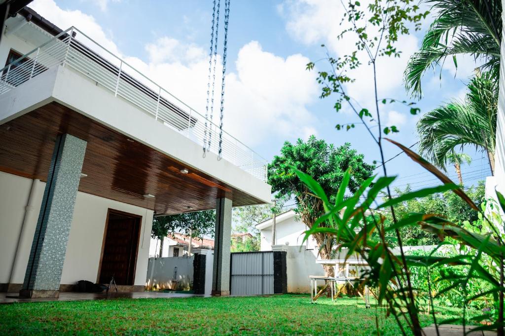 a view of the house from the yard at Avega Urban - Colombo 07 in Colombo