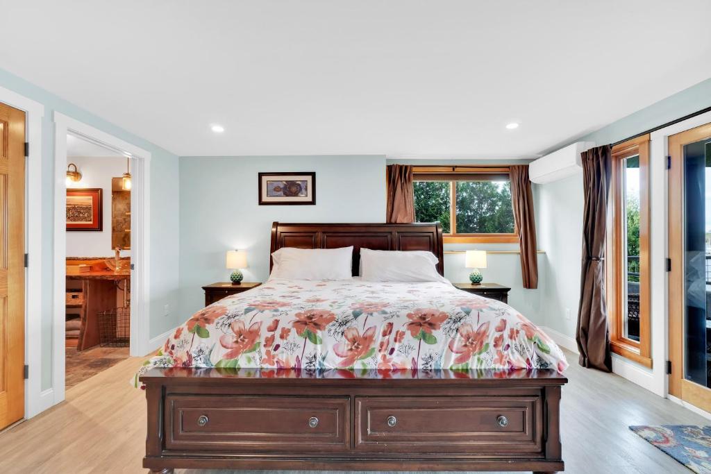 Lakeshore Vermont - King Suite With Spa Bath