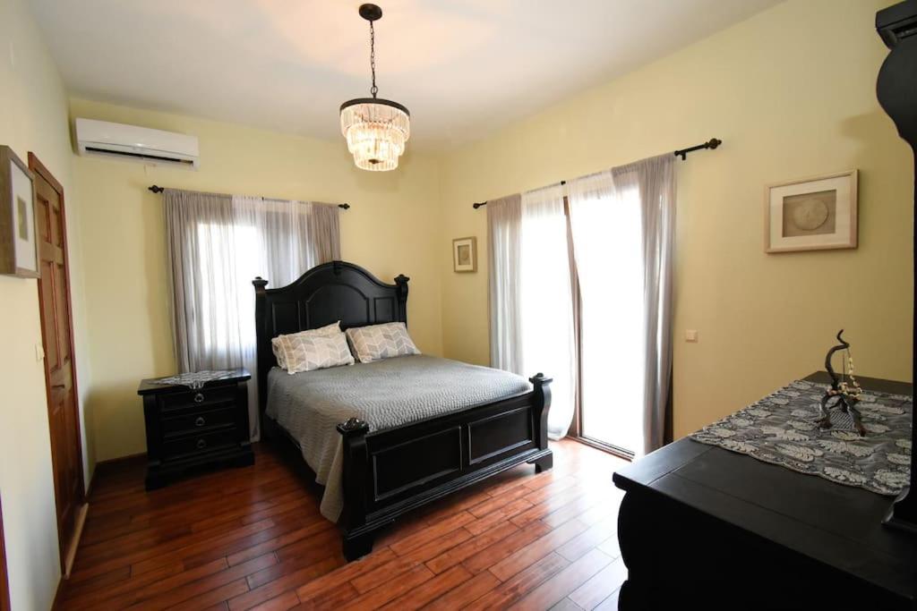 Posteľ alebo postele v izbe v ubytovaní Vlihadia Bay Luxury Villa