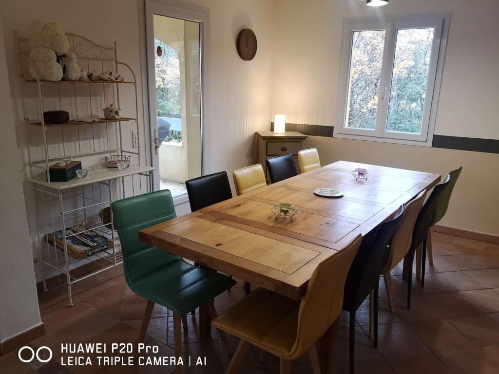 Fotografie z fotogalerie ubytování Chez TATA v destinaci Régusse