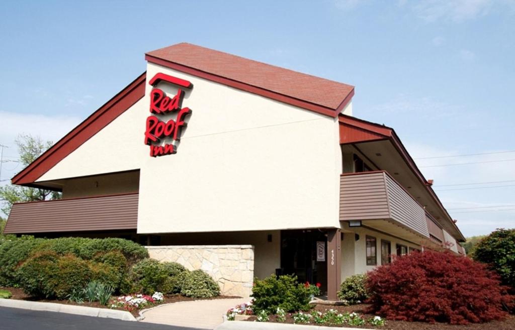 a building with a sign on the side of it at Red Roof Inn North Charleston Coliseum in Charleston