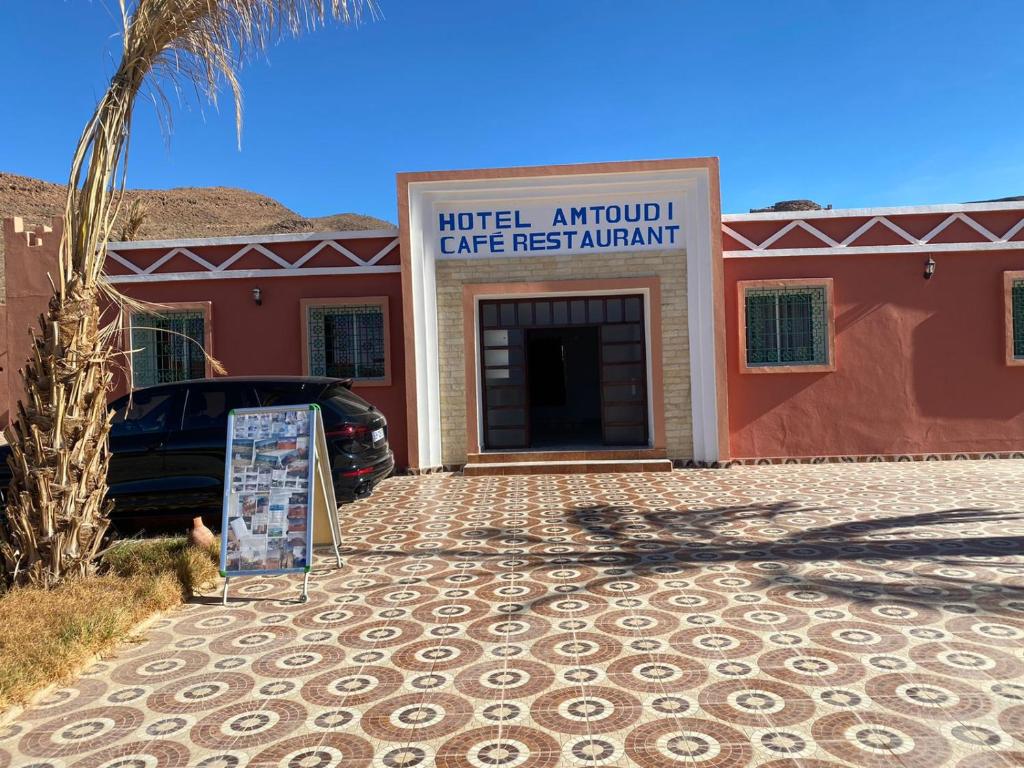 a car parked in front of a garage at Hotel camping amtoudi in Id AÃ¯ssa