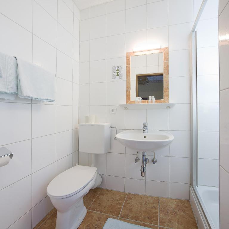 Vannituba majutusasutuses Hotel Linde